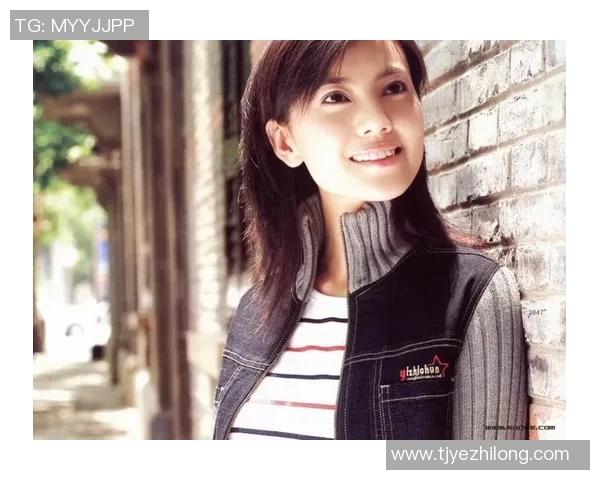 足球明星妻子美丽瞬间合集展现她们的风采与魅力